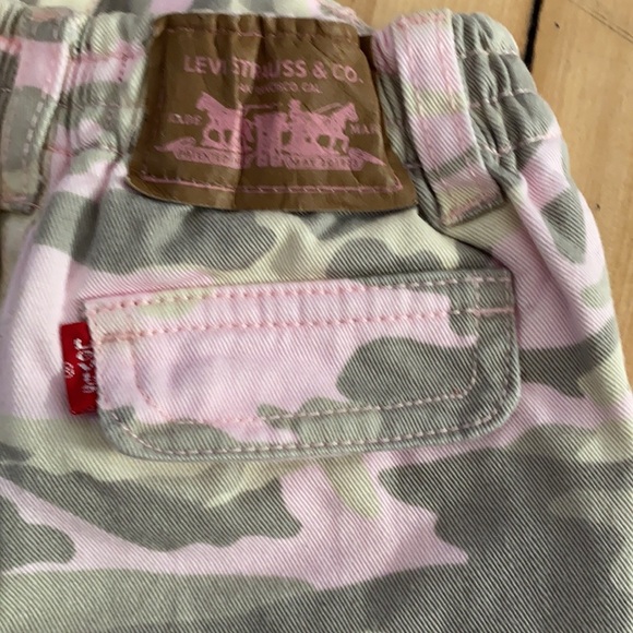 LEVIS Pink CAMO Jeans… EUC!!! - Picture 3 of 4